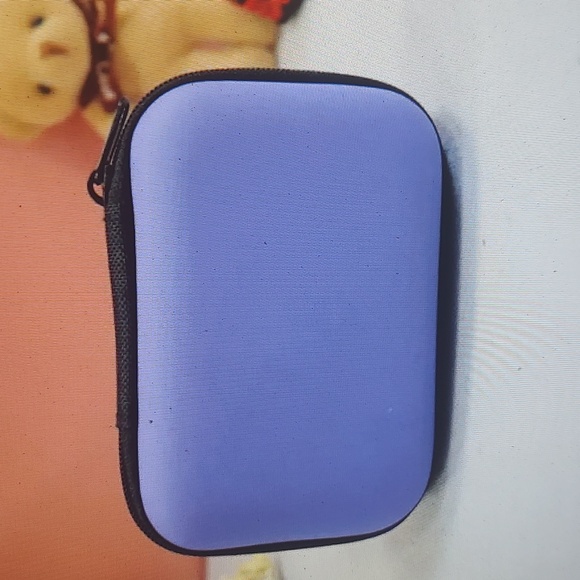 NWT MINI EARPHONES/CHARGER CASE - Picture 1 of 2